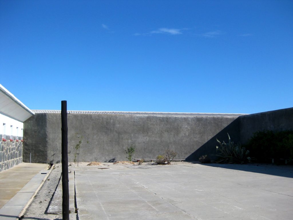 Nelson Mandelas Versteck seines Tagebuchs (Gefängnishof, Robben Island)