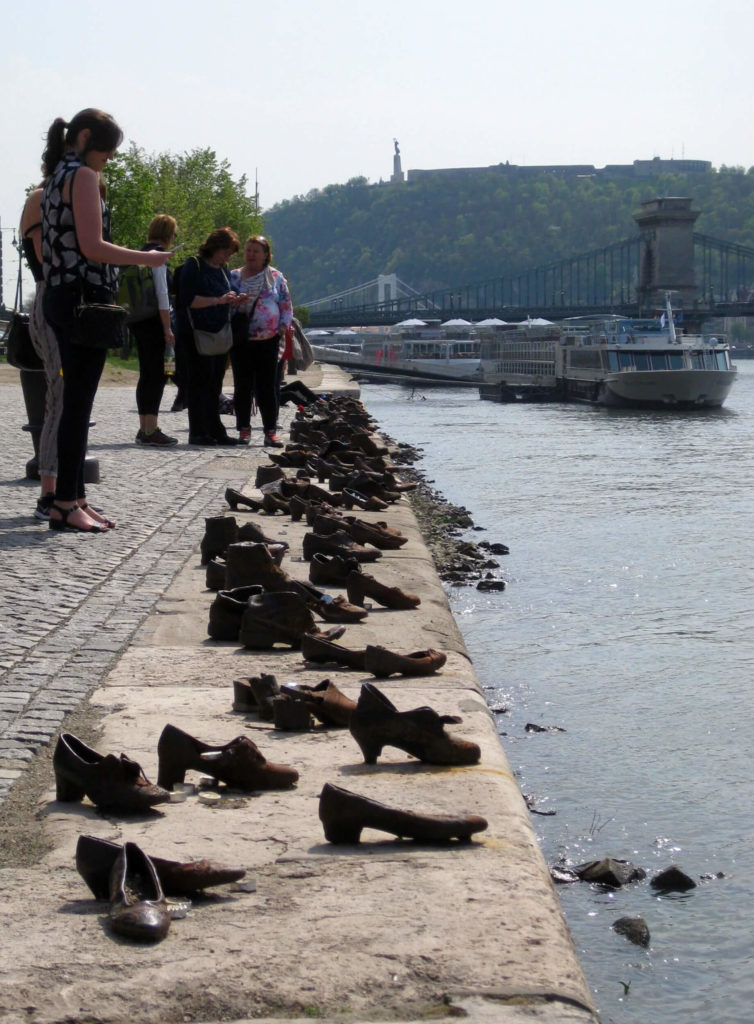 Schuhe am Donauufer Budapest