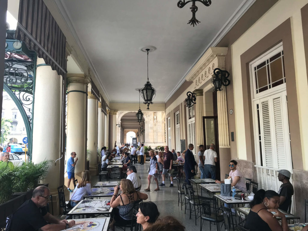Café El Louvre, Havanna, Kuba