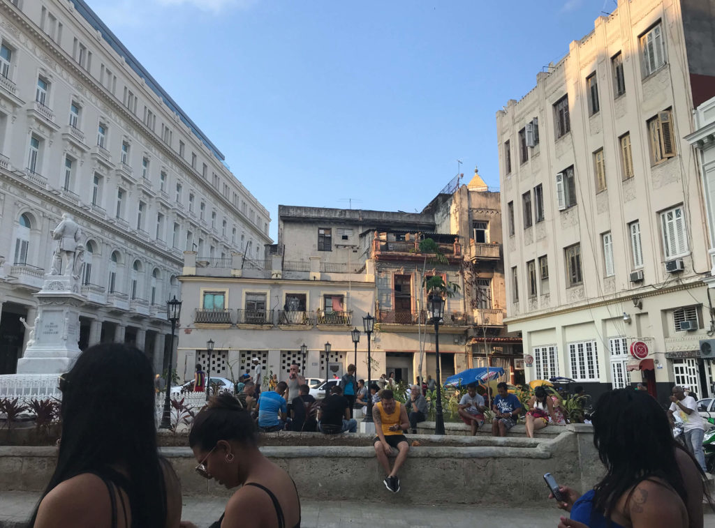 Internet in Cuba - Wifi often just on public squares like here in Havana