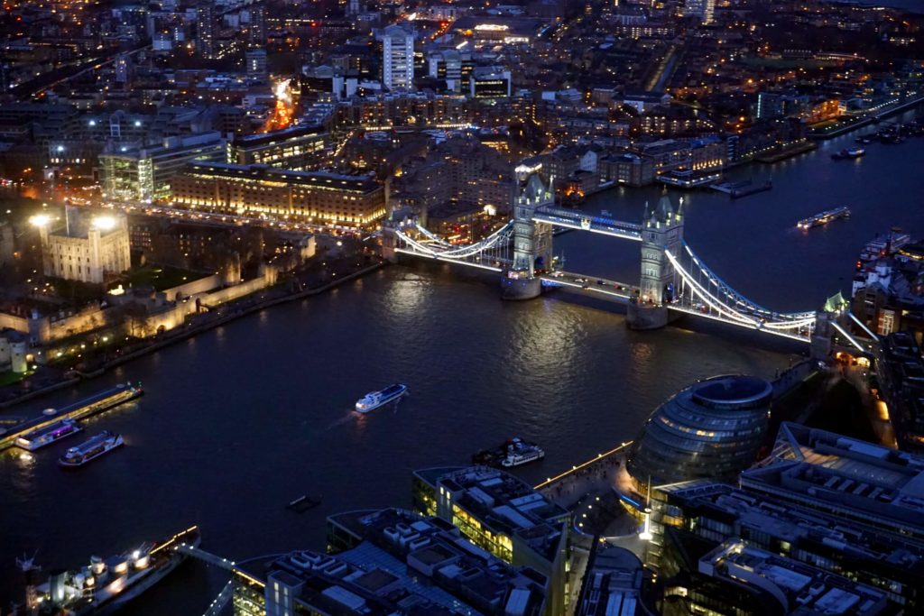 The Shard - Blick auf die Tower Bridge