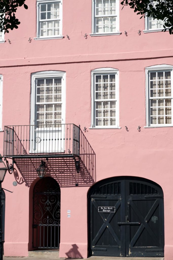 Charleston Gebäude mit pastellfarbenem Anstrich