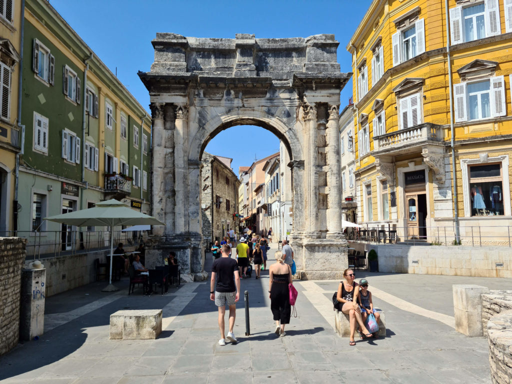 Triumphal Arch of the Sergi – the Golden Gate