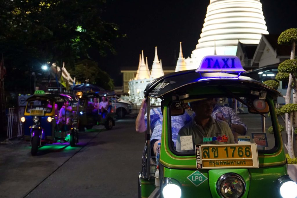 Bangkok by Night Tuk-Tuk-Tour: Markets, Temples & Food