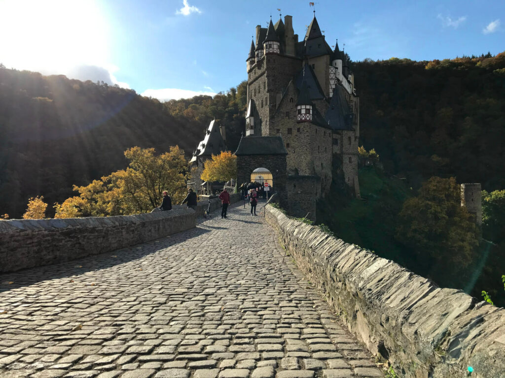 Burg Eltz - Richtung Eingang