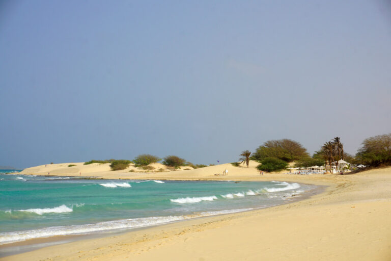 Kap Verde (Fast) vom Winde verweht an malerischen Stränden