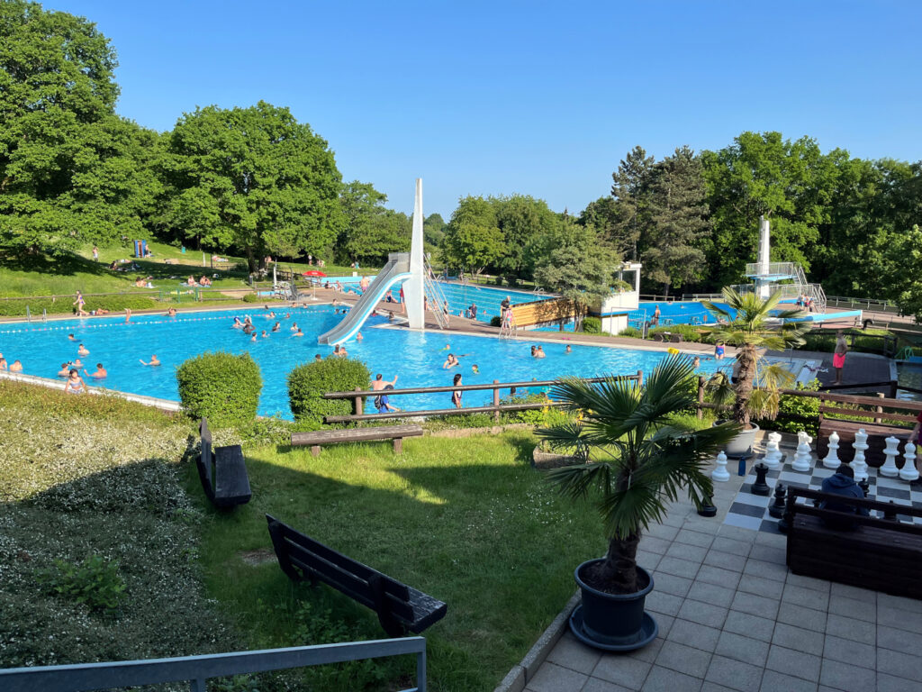 Waldschwimmbad Niedernhausen - Pool view